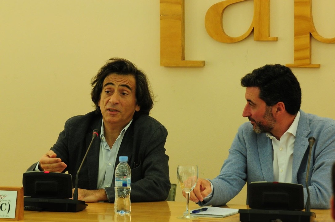 Arcadi Espada durante su conferencia 'Insurrección en Cataluña' en la Asociación de la Prensa de Cádiz